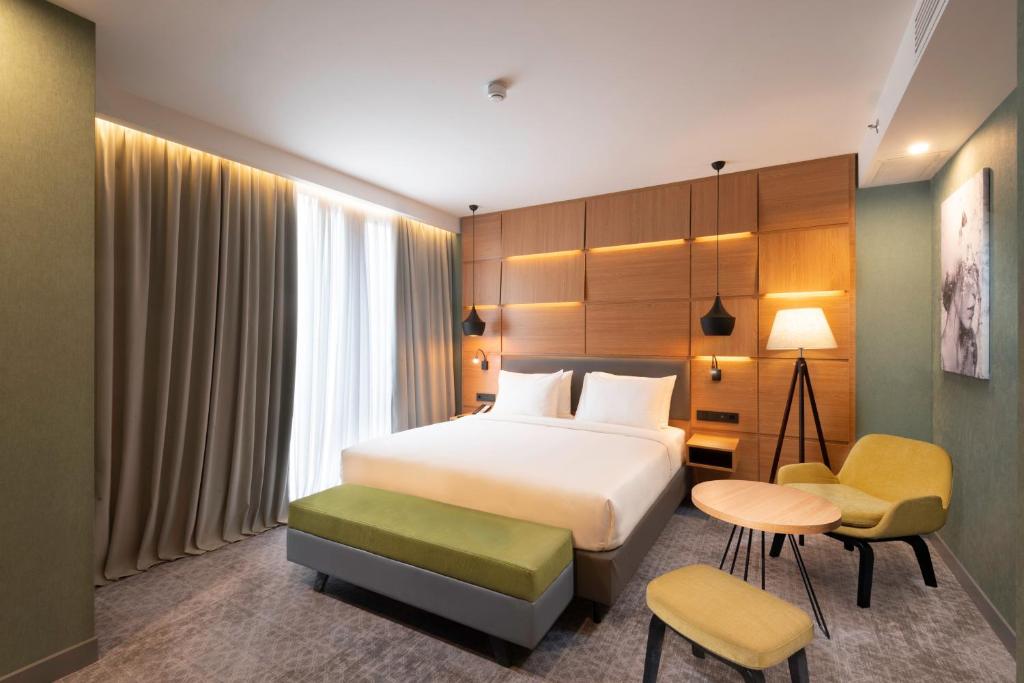 Holiday Inn-1
